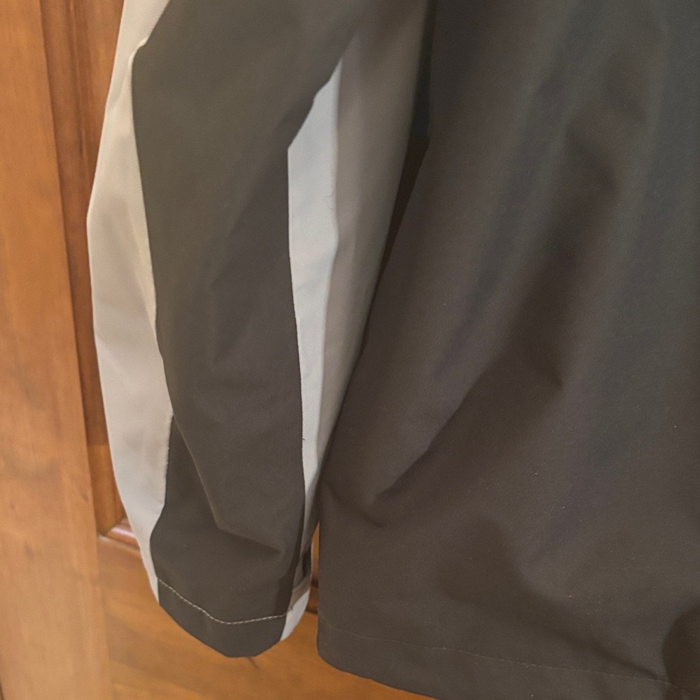 Columbia Gray and Black Ski Jacket - Picture 14 of 16